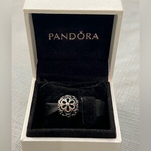 Sterling silver ladies Pandora Picking Daisies bracelet bead